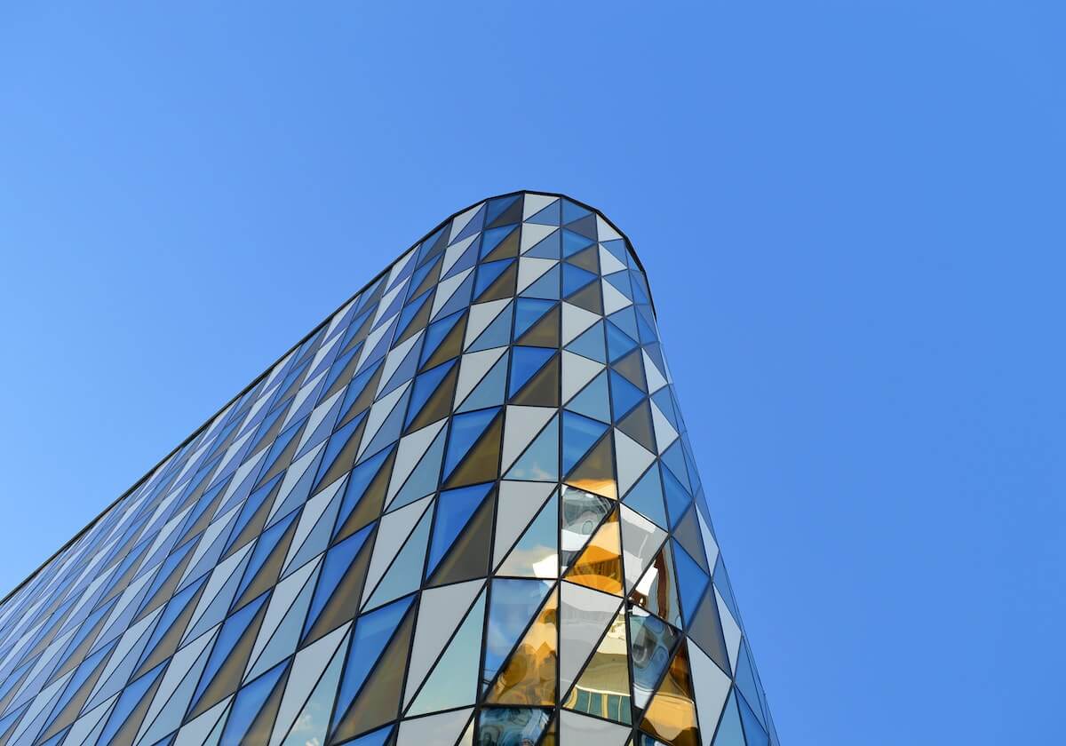 曼联筹备重磅引援，拟以英国转会纪录签下新费尔南德斯