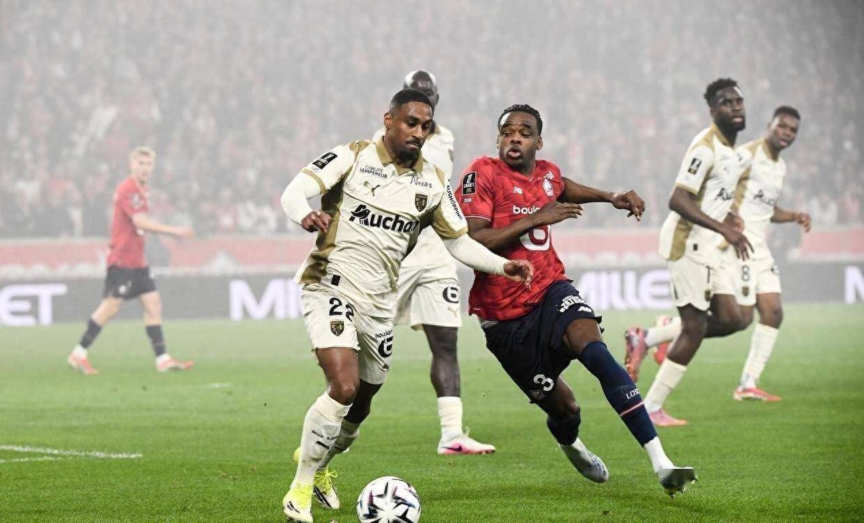 随着朗斯0-3,雷恩4-3,尼斯1-3,法甲最新积分榜出炉